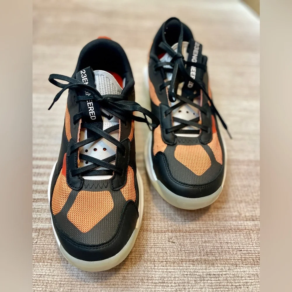 Air Jordan 200E Men’s 10 / Women’s 11 | Black & Curry Orange Sneakers | Like New